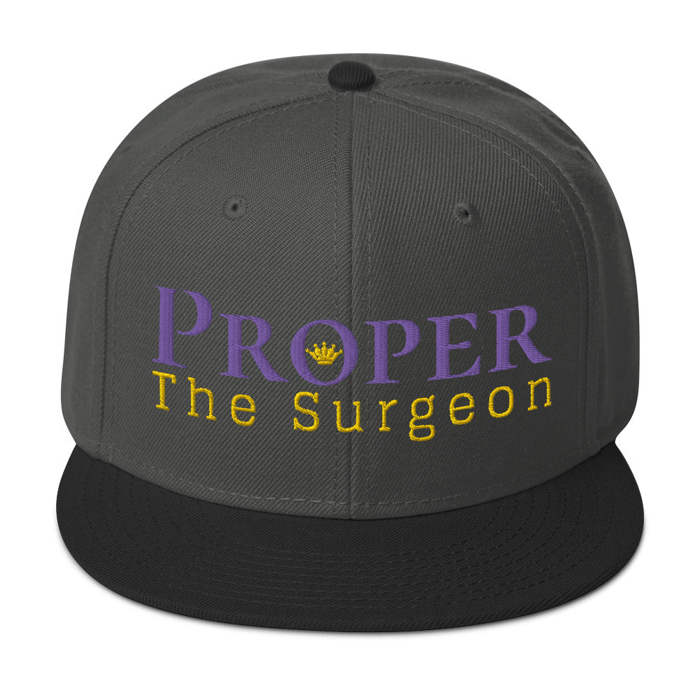 Proper The Surgeon Royal Combo (púrpura/oro/oro) II gorra snapback